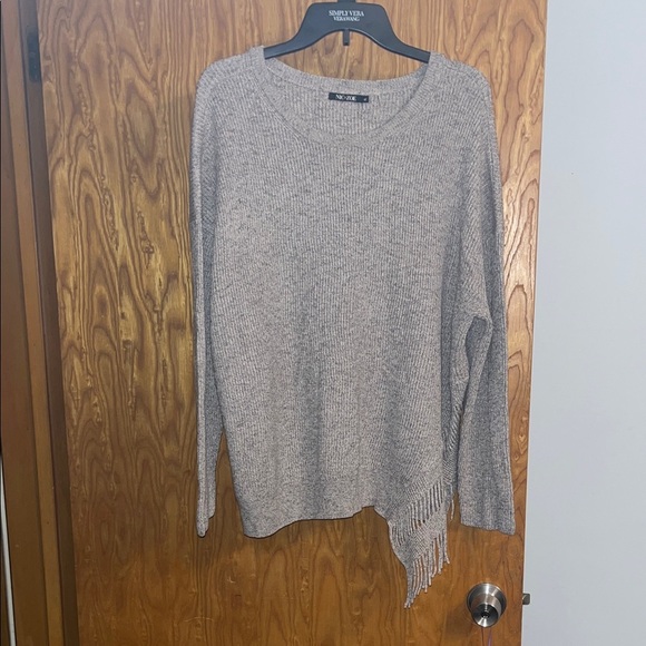 NIC+ZOE size XL Gray Sweater with Fringe Detail - Picture 2 of 7
